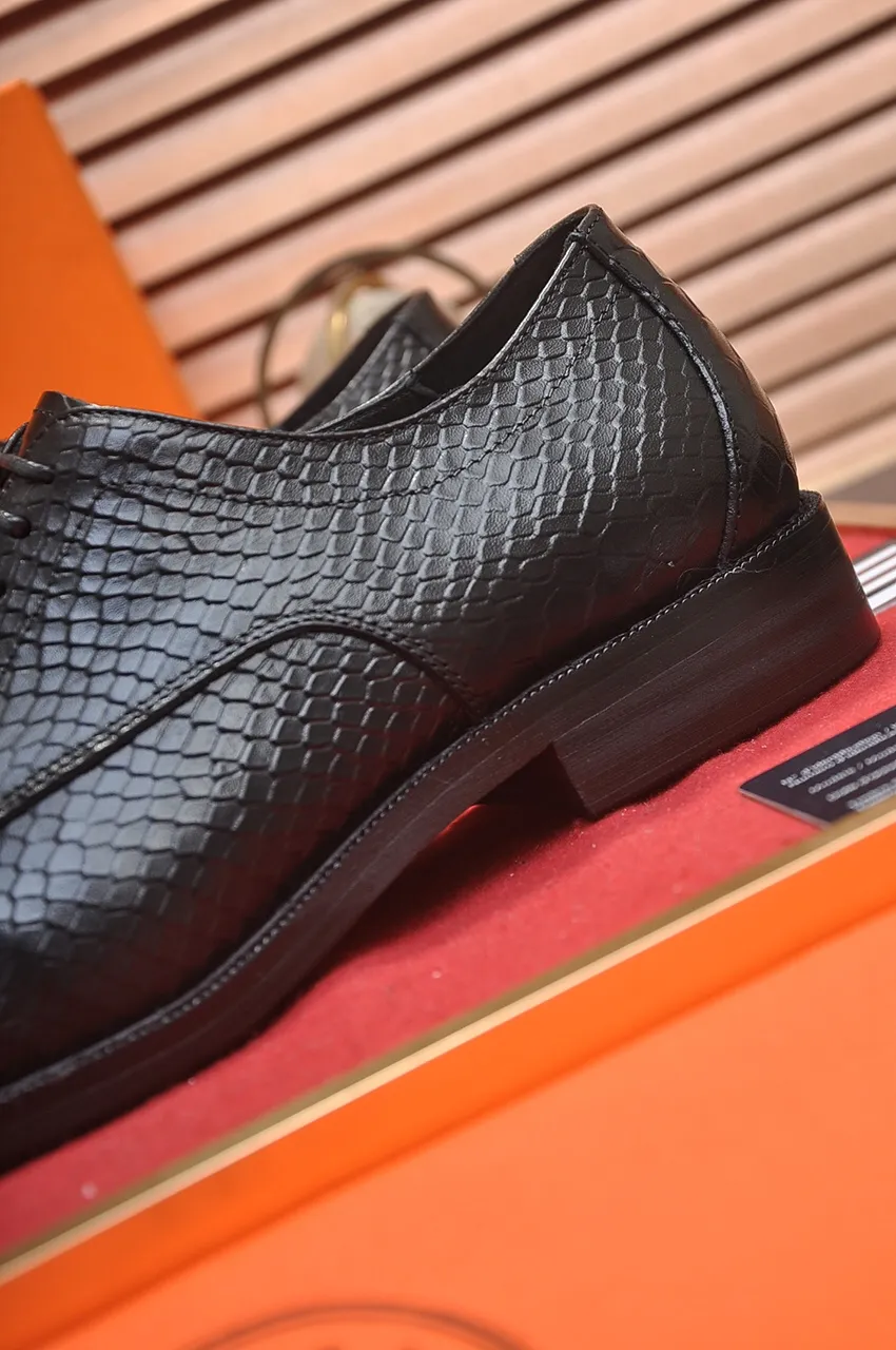 Men's shoes💰460💶[HERMES] (sheepskin lining)🍀Italian top luxury🍀He does not pursue novel styles and gorgeous colors, but attracts the favor of successful men with his flawless, elegant and classic style! This very, very comfortable, simple and stable style makes it easy to match any style! The pattern is absolutely 1:1 refined from the original case, and we strive for excellence in materials, imported cowhide + cowhide lining💪💪💪extraordinary texture👍! .Black brown code number: 38 to 45 (45 customized)